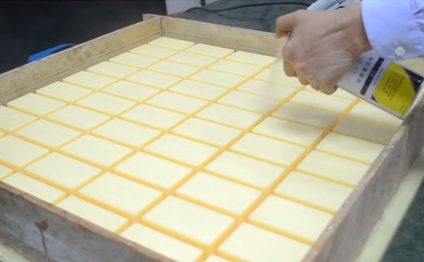 模具硅橡膠操作為什么要用脫模劑？