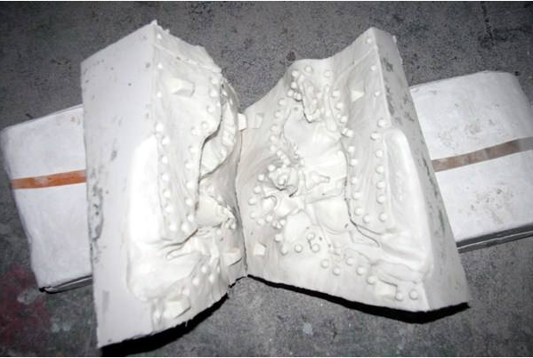 如何避免模具硅膠制品破裂？